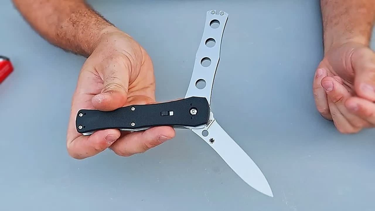 Spyderco Janisong shows off its unusual folding mechanism