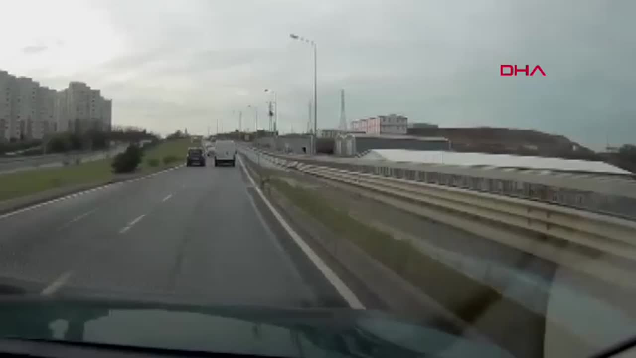 Başakşehir'de araçtan inen 2 sürücüye kavga nedeniyle 360 bin lira ceza ...