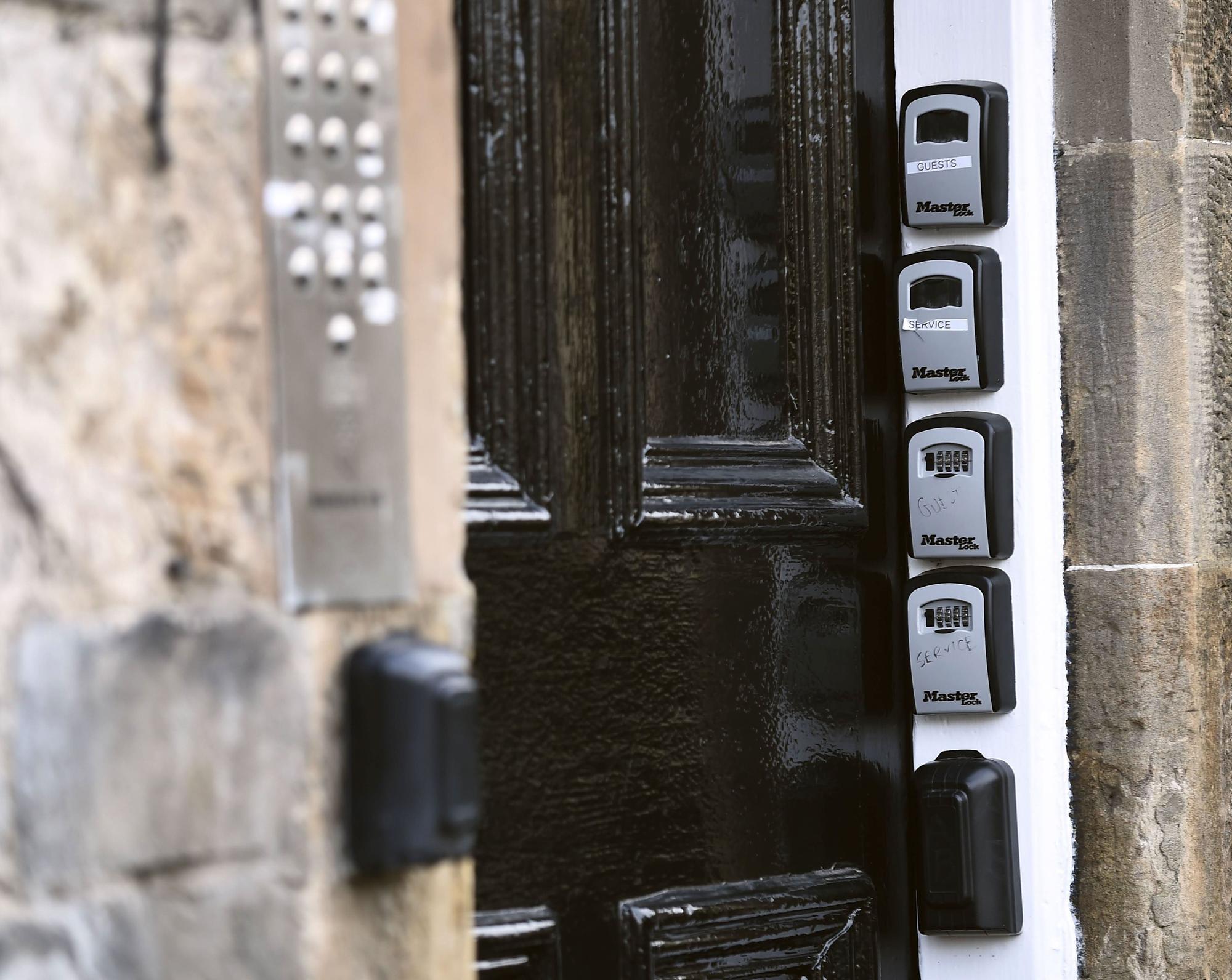 New data exposes Edinburgh's holiday-let planning gap as government ...