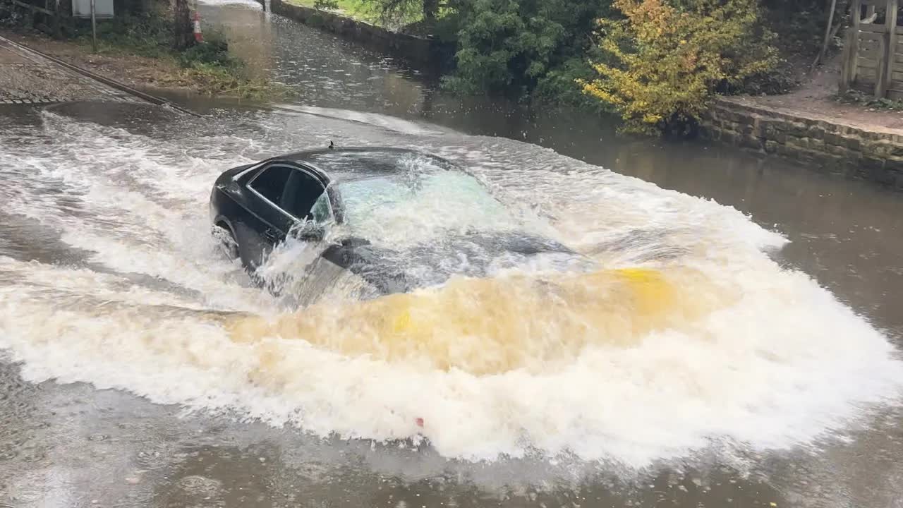 Driver Pushes Through Rufford Ford as Water Crashes Over His Windscreen