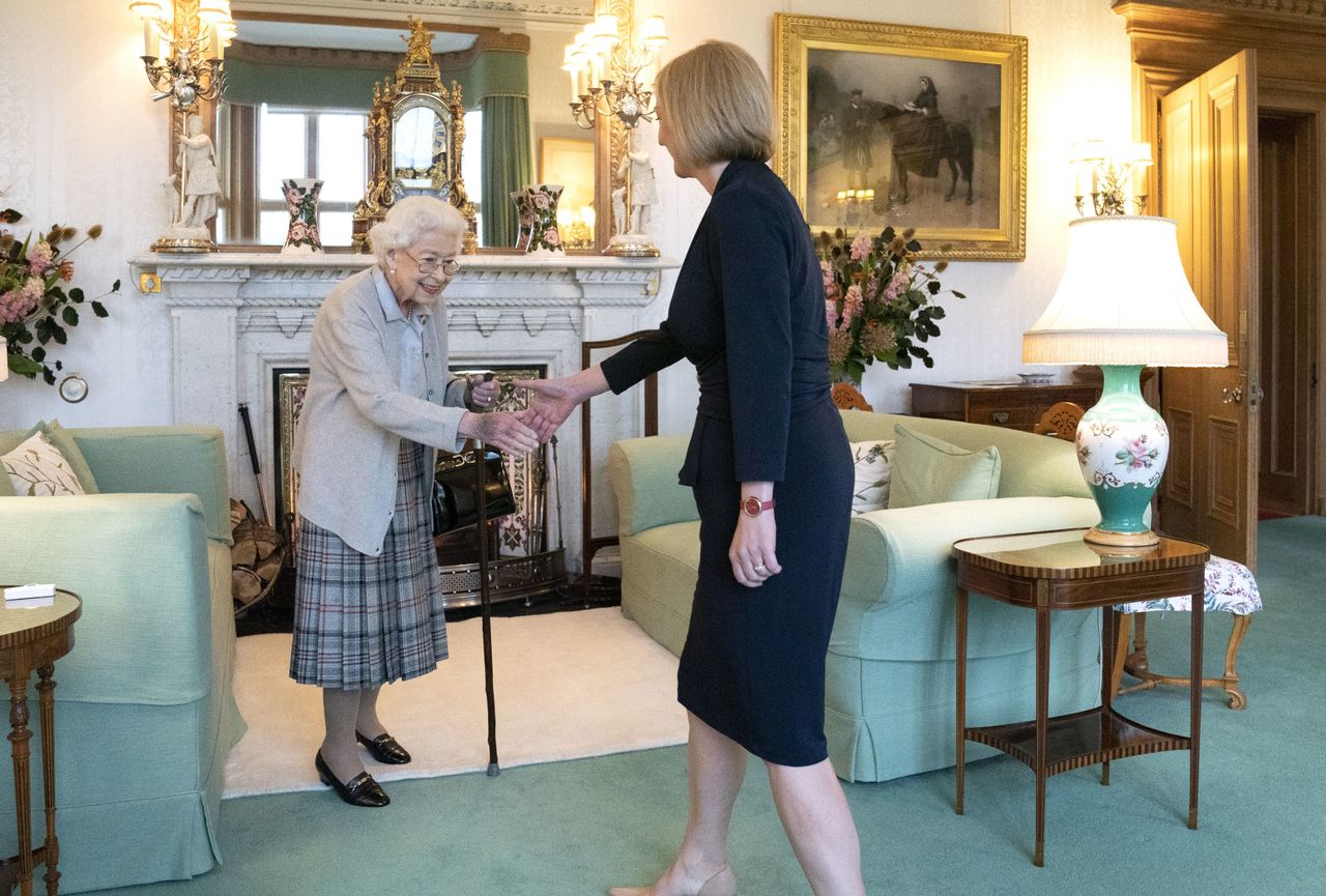 Queen Elizabeth carried one of Prince Philip’s belongings in her final ...