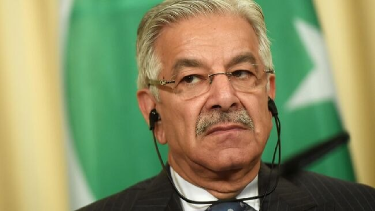 Pakistan's 'bureaucratic exodus': Khawaja Asif questions officers ...