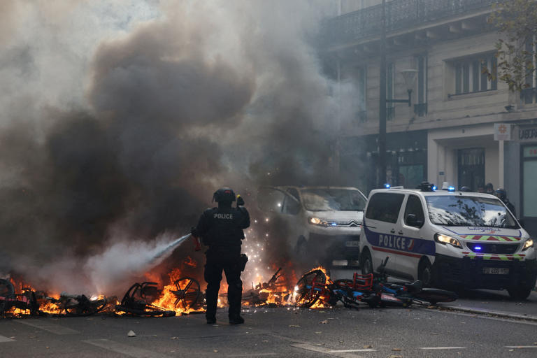 France responds to ICE meme with savage gun control dig
