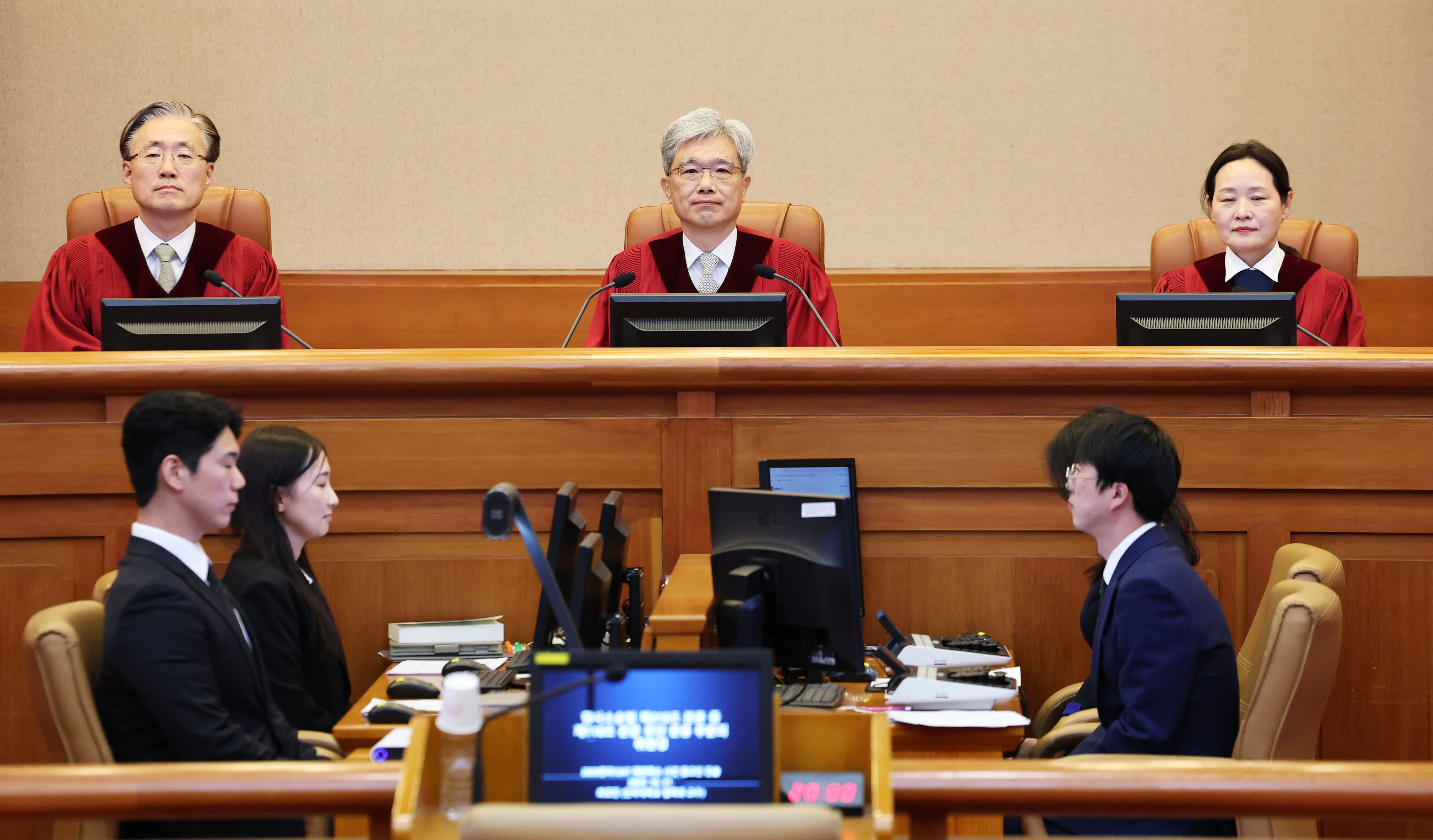 Constitutional Court Weighs Witness Warrant Copy Rights