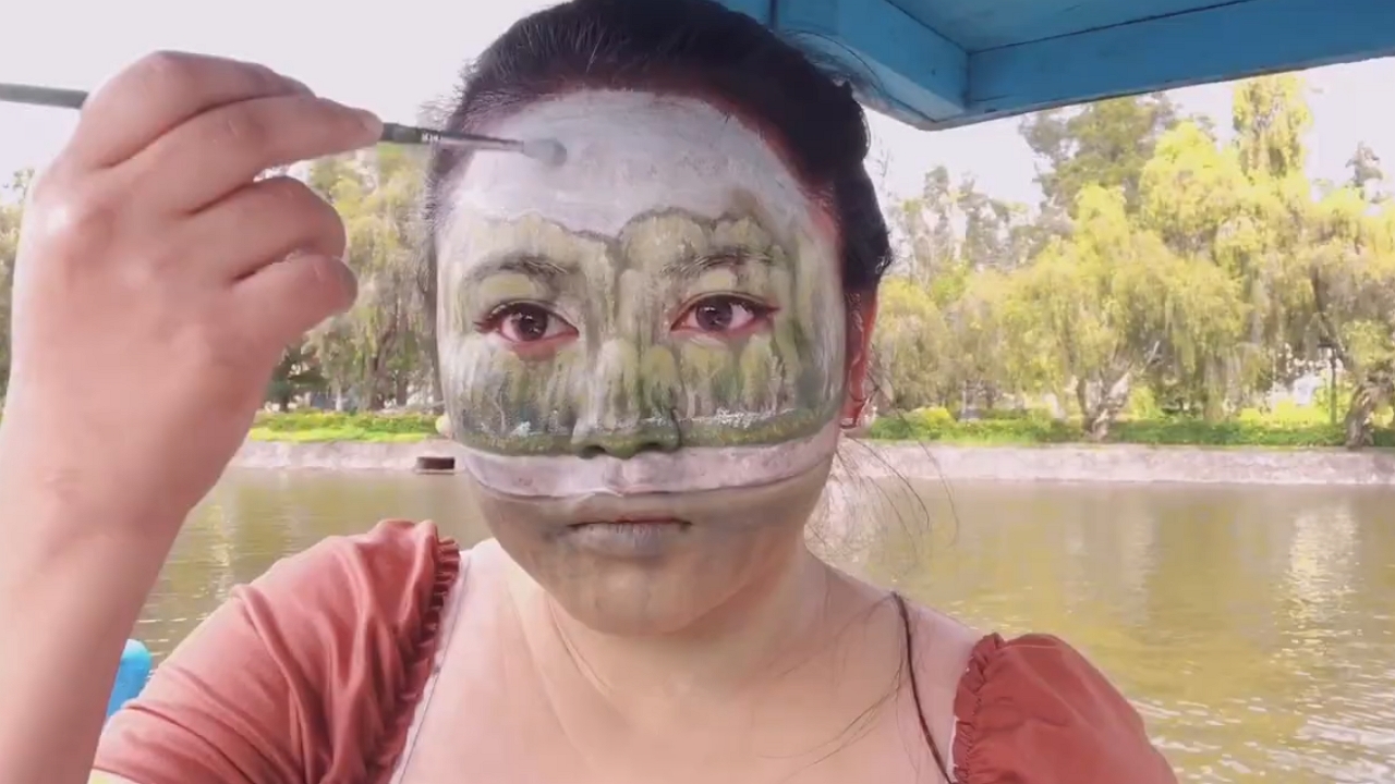 Nature's chameleon: A stunning transformation inspired by lake camouflage