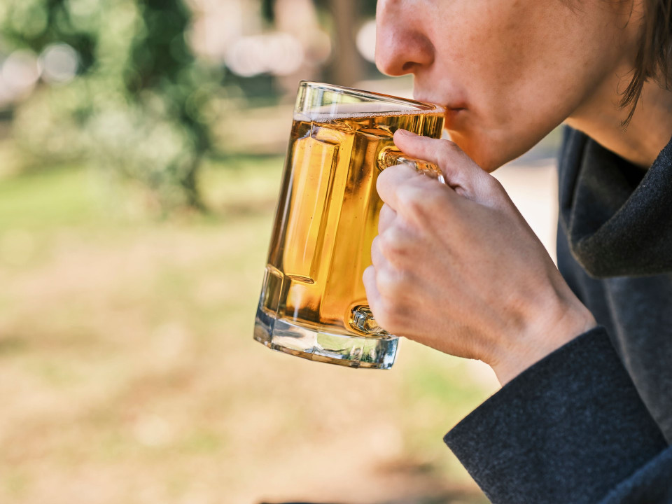 Jakie świadczenia przysługują osobom z chorobą alkoholową? Sprawdź, na ...