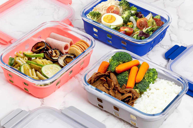 Shoppers say these glass food storage containers never leak, and they ...