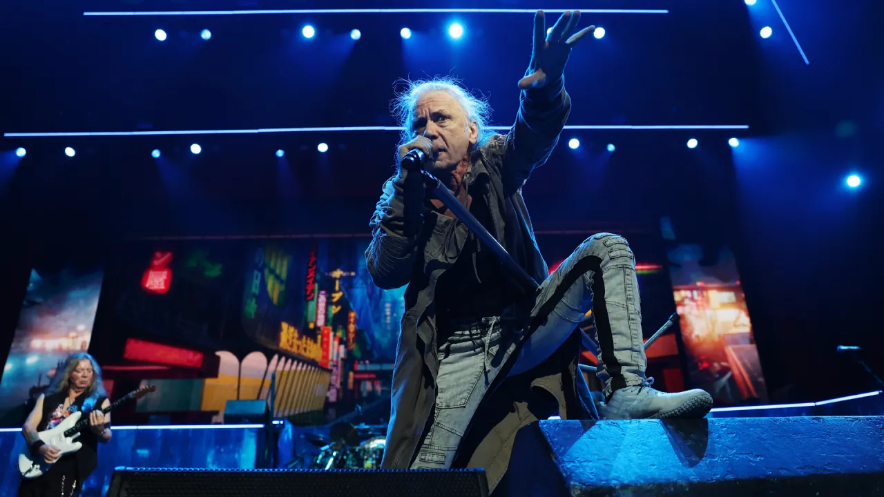Iron Maiden surprises with additional Run for Your Lives tour dates ...