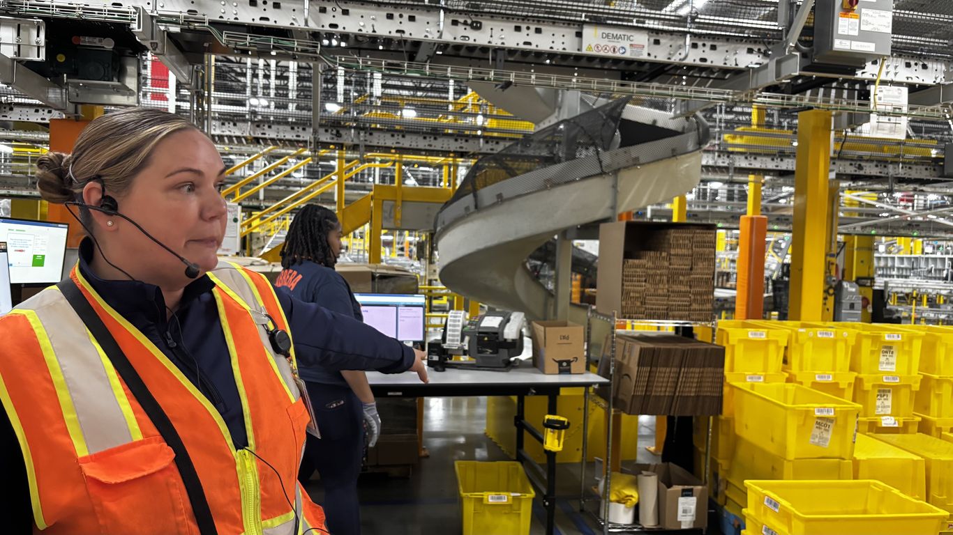 Amazon seeks 8,000 metro Detroit workers for holidays