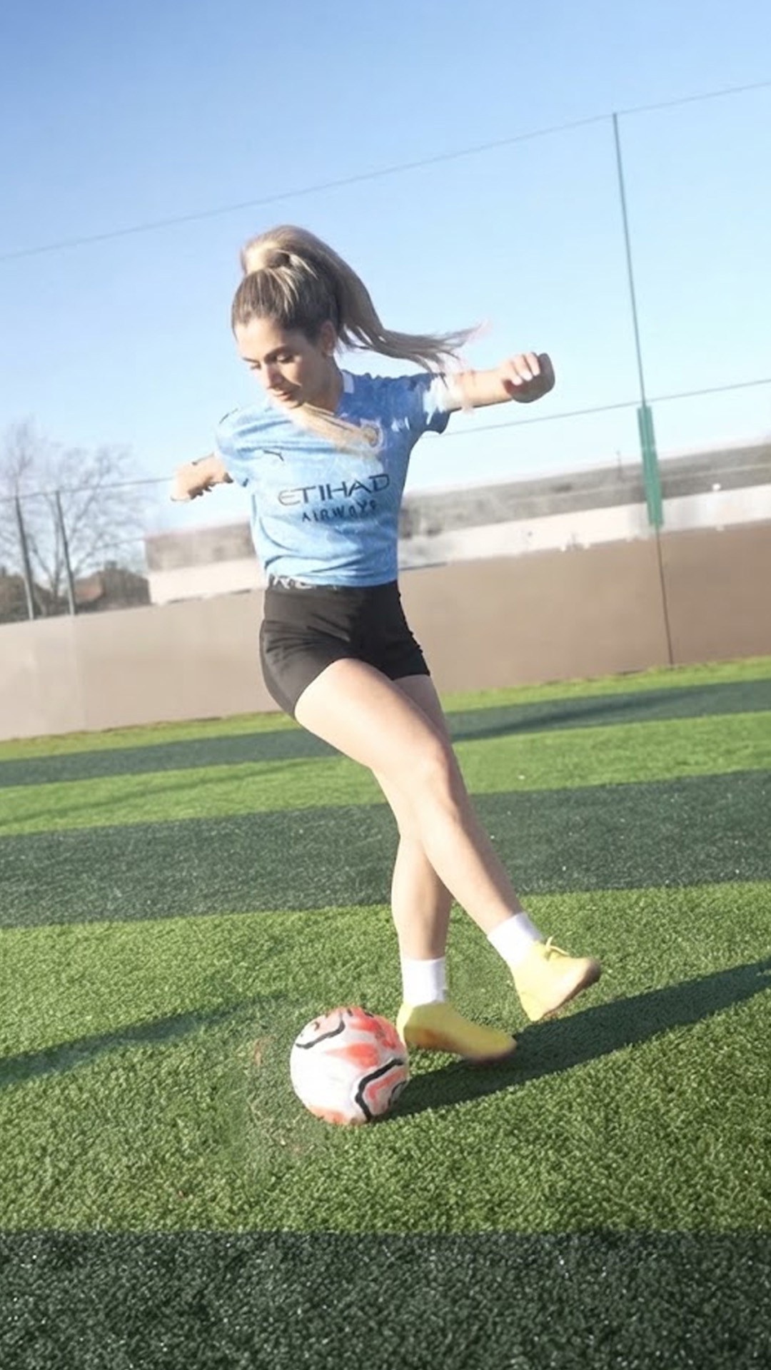 Can you guess this famous football player in seconds?