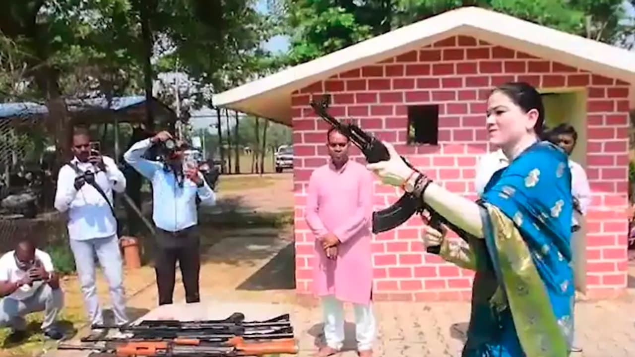 Blue saree, AK-47 in hand: Who is Ankita Sharma? Chhattisgarh IPS ...
