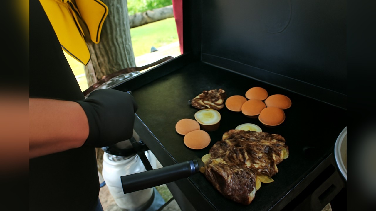 Venison smash burger sliders paired with 32 homebrew bottles