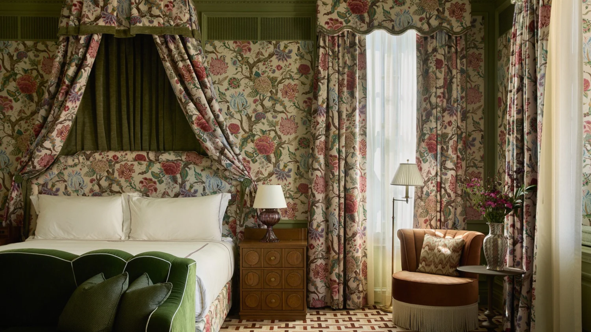 Jackie O once drenched rooms in this 'grandma' print – shop chintz decor
