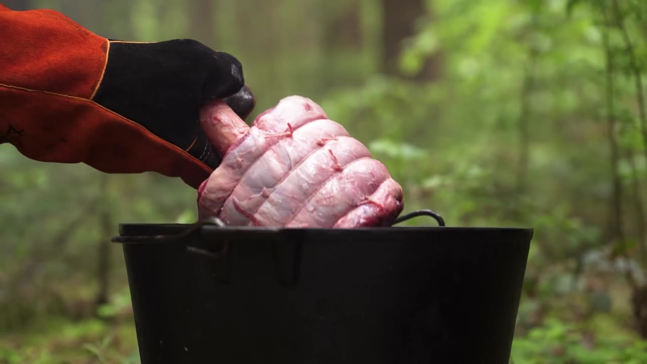 Weird cooking mission: He deep-fried monster beef in the middle of nowhere