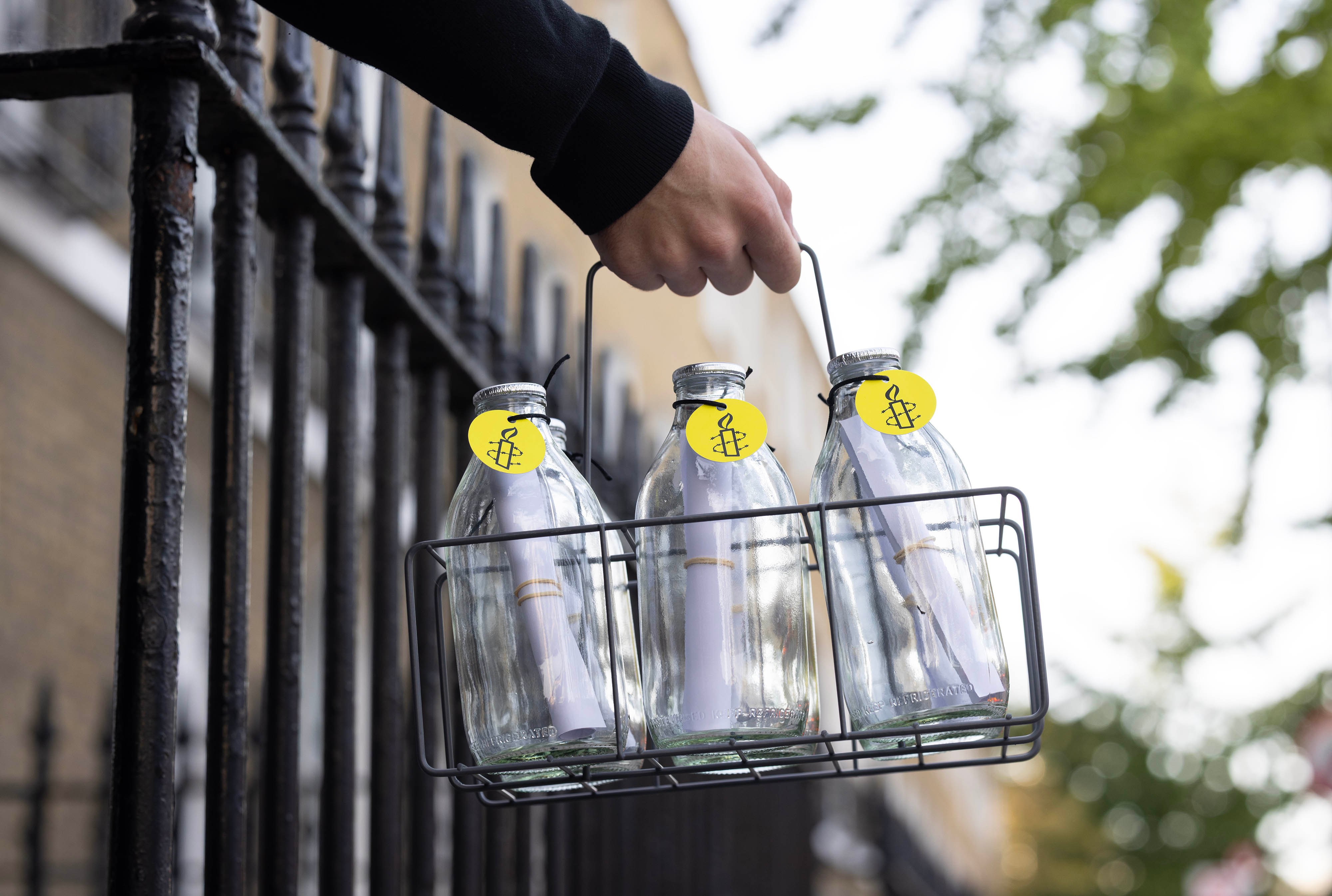 Heartrending letters left in milk bottles expose UK’s food poverty crisis