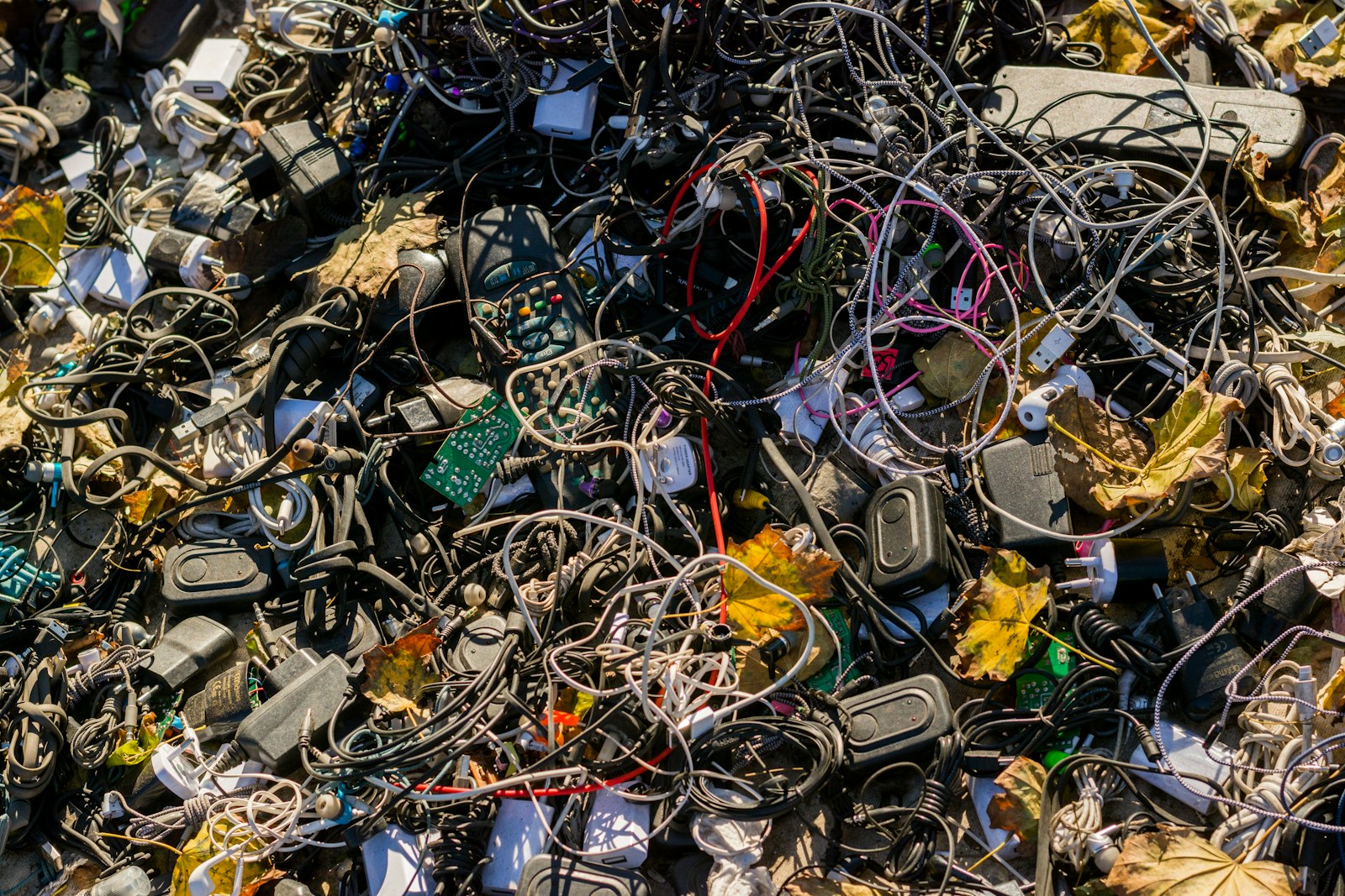 He pulled 191 grams of gold out of old SIM cards and e-waste, then ...