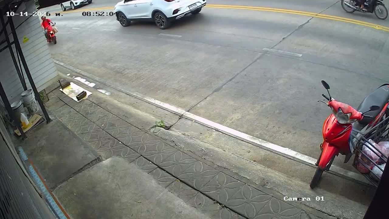 Clumsy motorcycle rider falls when trousers snag on seat