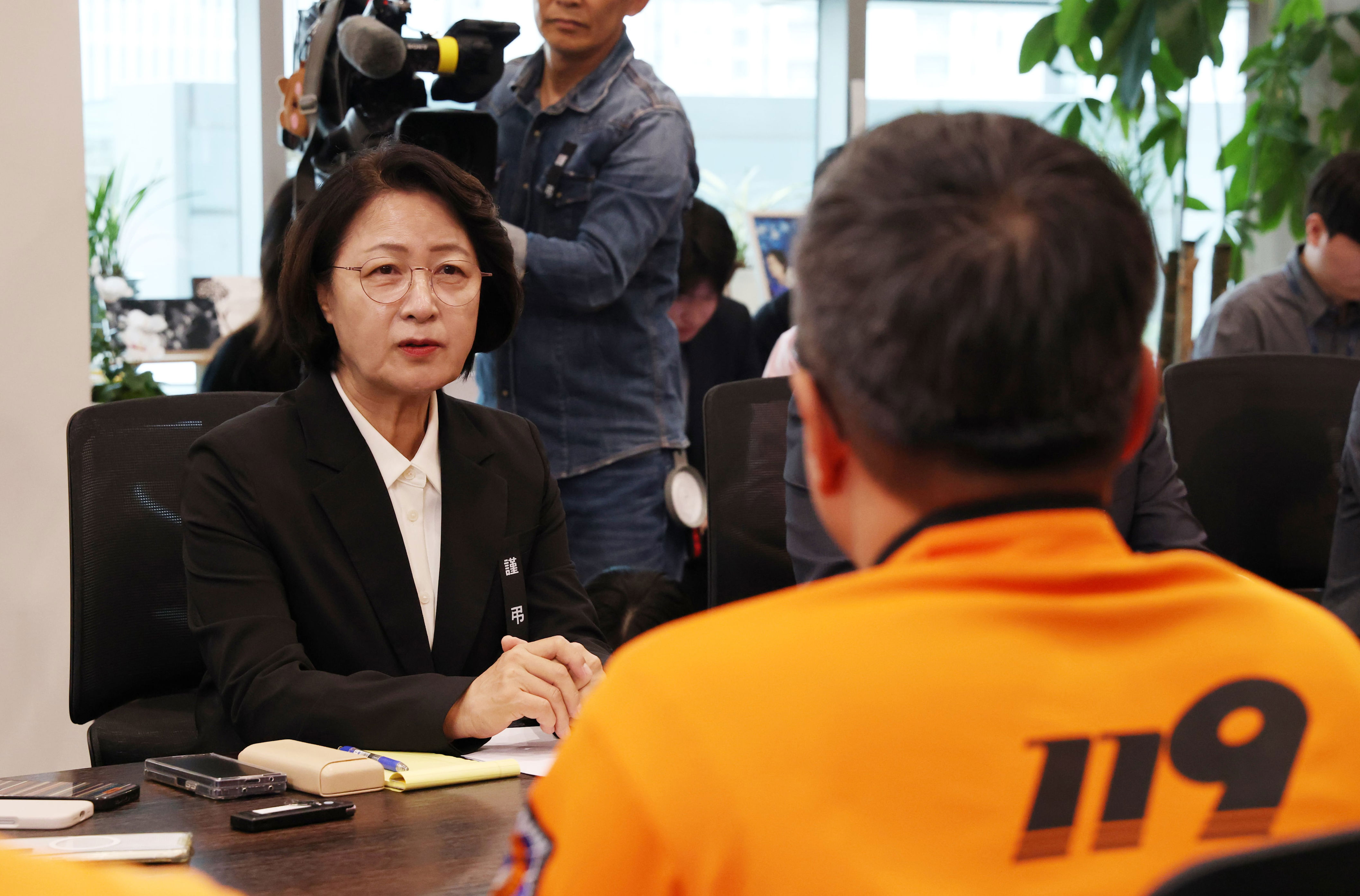 Gyeonggi governor Choo accepts Democratic Party warning