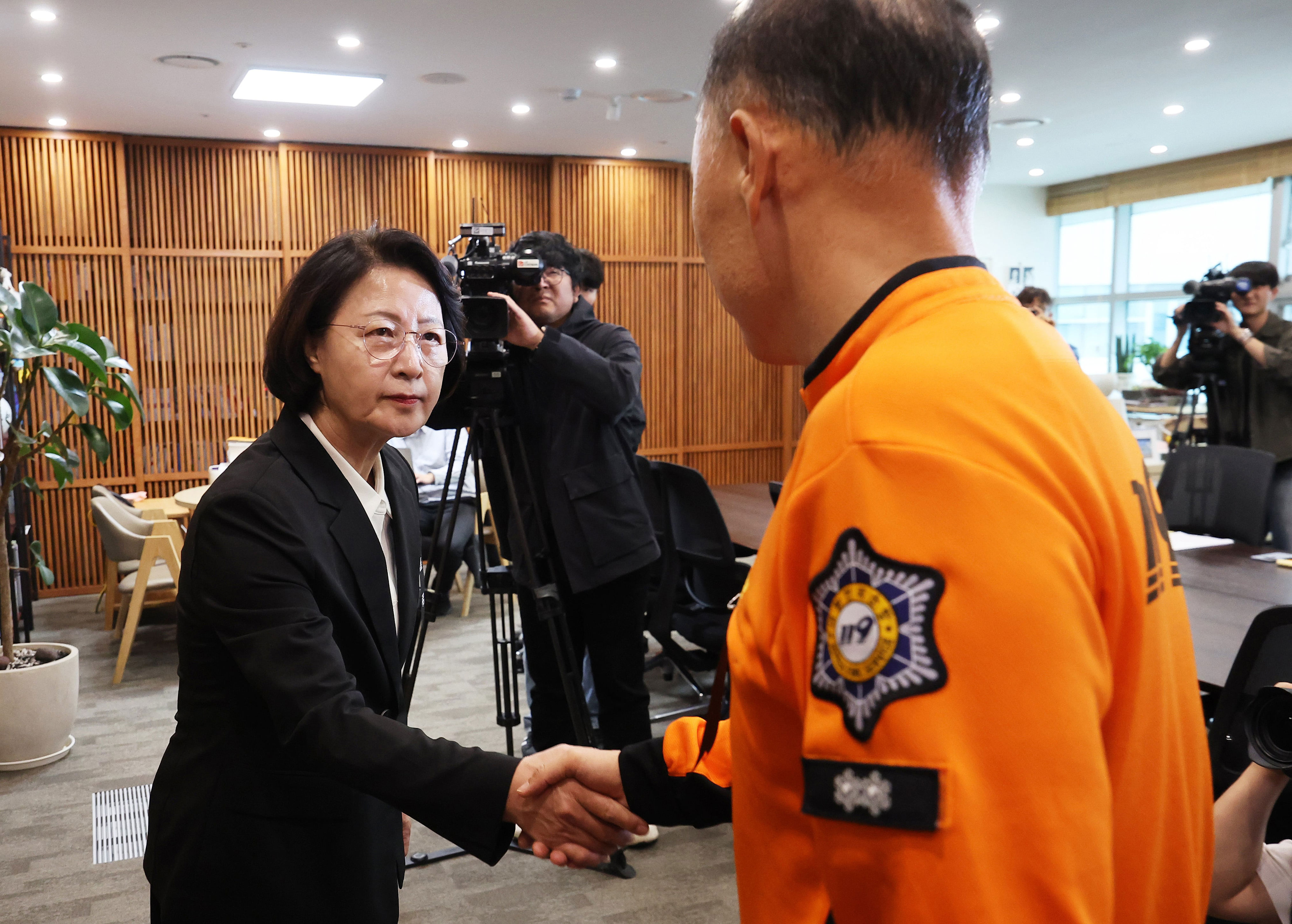 Gyeonggi governor Choo orders probe into firefighter death
