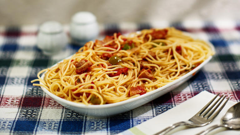 This retro pasta classic that transforms leftover spaghetti deserves a ...