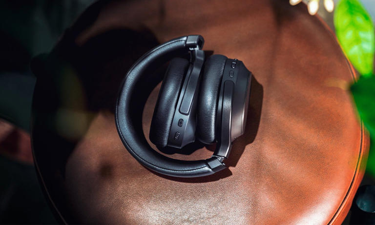 Razer’s Barracuda V2 Pro launches with a better mic, longer battery ...