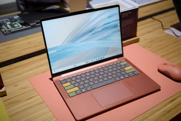 “10万円切り”Surfaceシリーズが来る？ その秘密は「まさかのチップ」採用