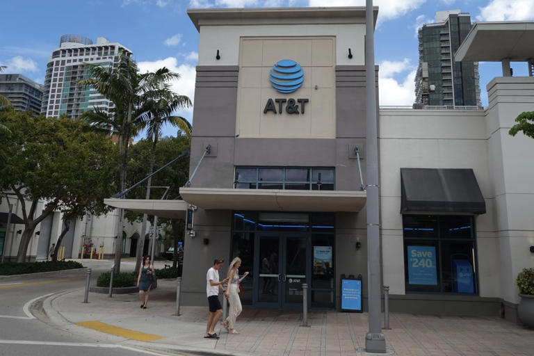 AT&T lifts profit outlook on continued postpaid phone, internet growth