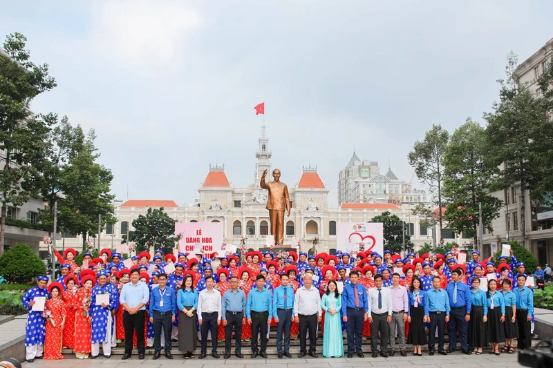 Ngày hạnh phúc của các đôi vợ chồng công nhân ở TPHCM