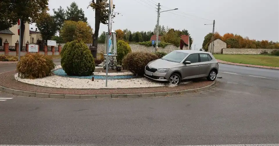 Kompletnie pijany 44-latek zostawił auto na rondzie w Myszkowie, a ...