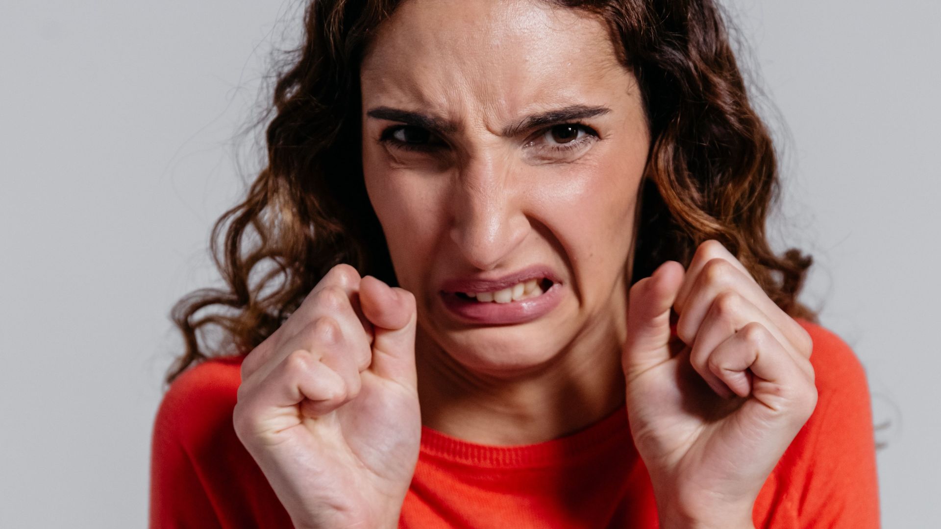 20 backhanded compliments women hate hearing from men