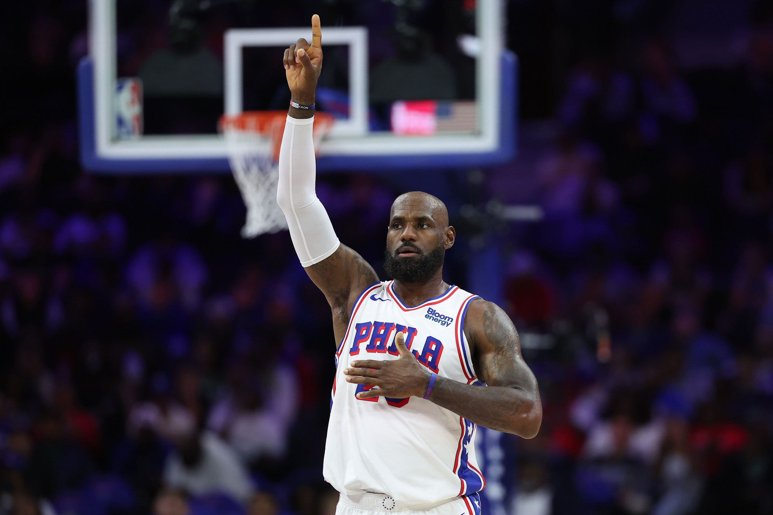 LeBron James gets into verbal altercation with Knicks fans during 76ers ...
