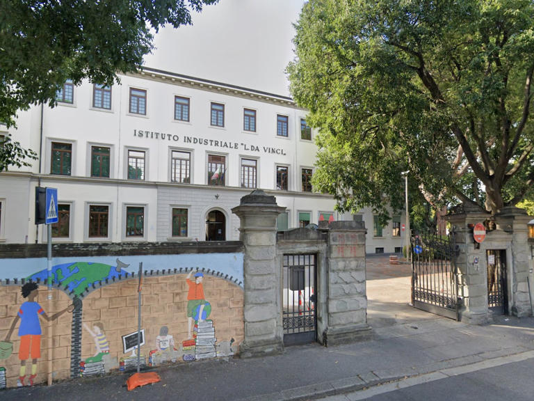 Firenze, assalto alla scuola con passamontagna e fumogeni: cosa è ...