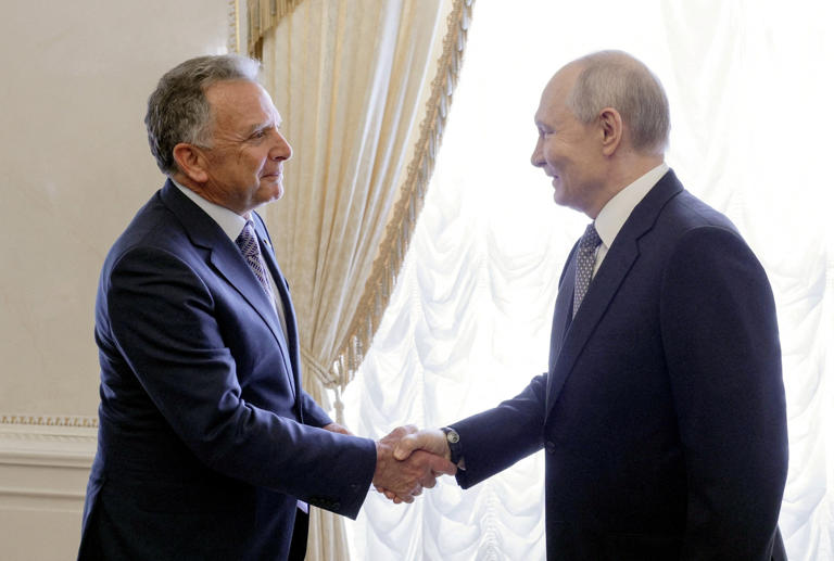 Witkoff elogia al «humanitario» Putin mientras Rusia libera al estadounidense detenido.