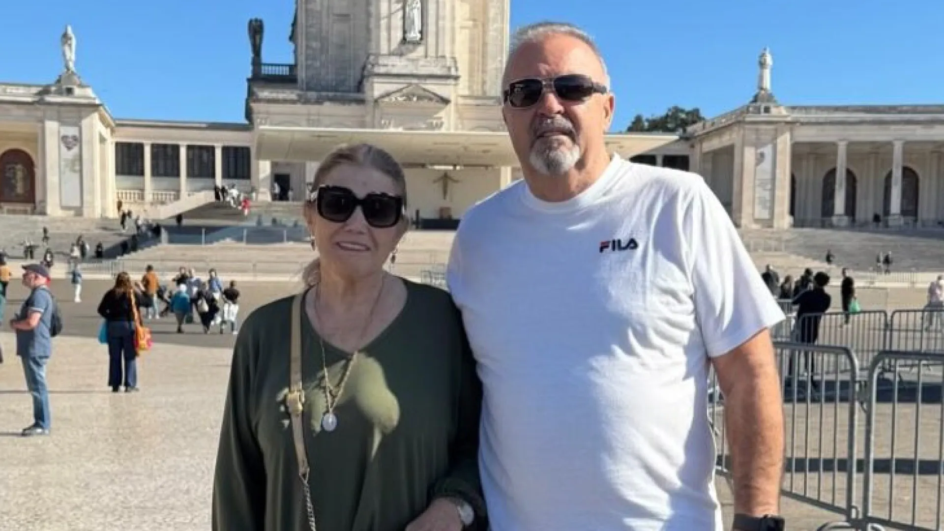 Dolores Aveiro visita Santuário de Fátima com o companheiro