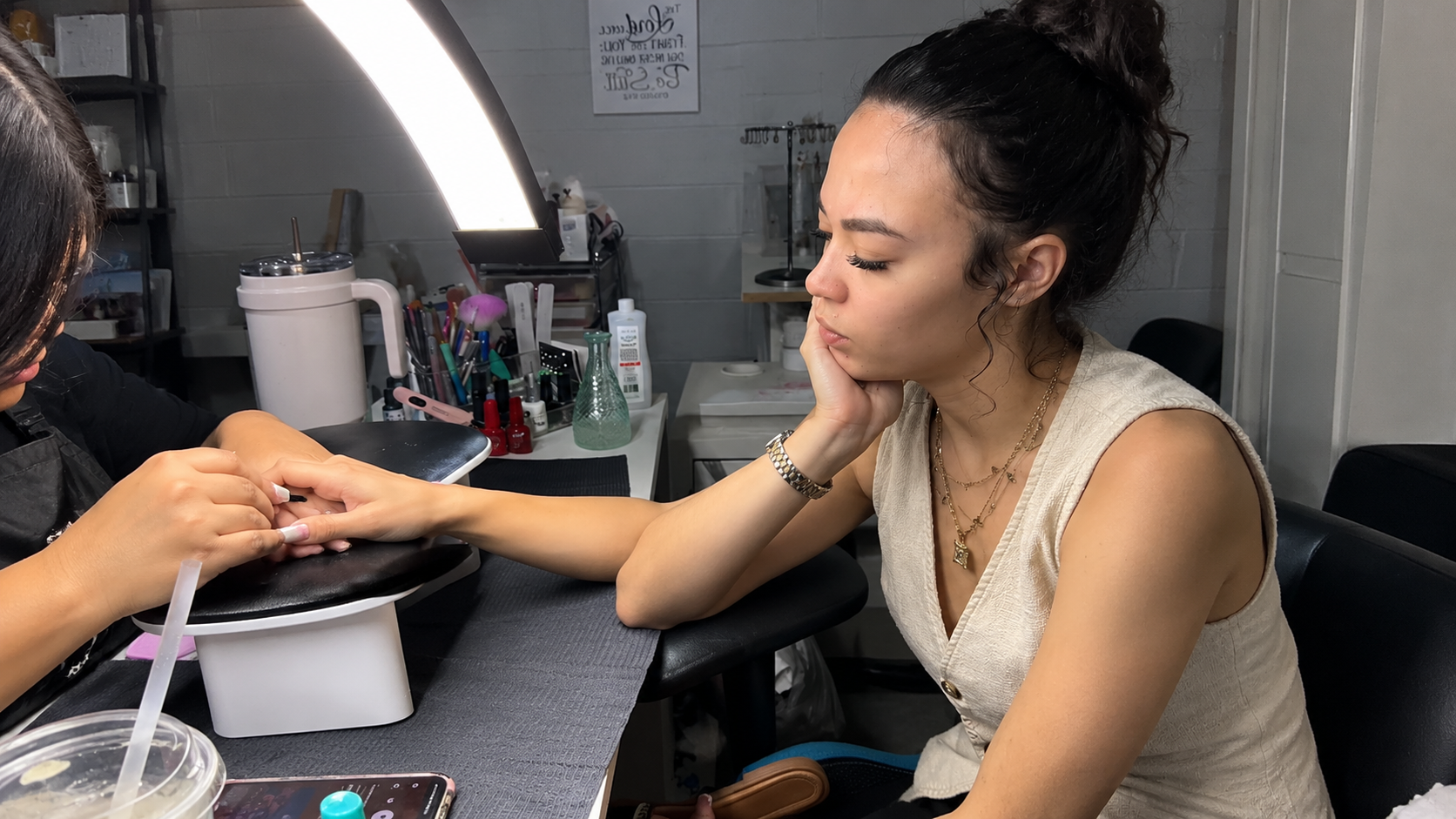 Woman refuses to pay $200 for her nails - then the nail tech threatens ...
