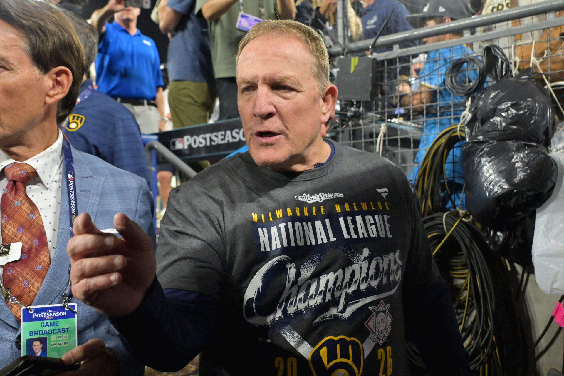 Bob Uecker’s family sends message to Brewers manager Pat Murphy