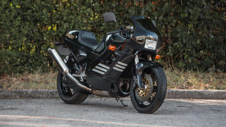 Norton's Wankel superbike cost more than the RC30 for about 94 hp