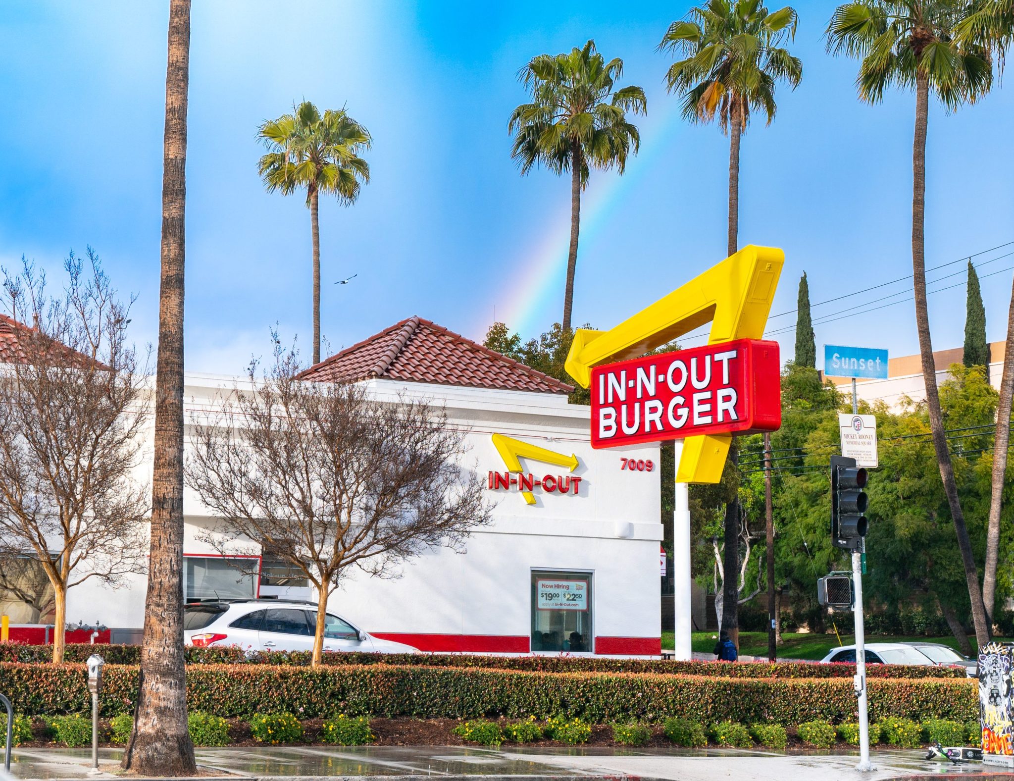 In-N-Out keeps delivery off the menu, but its fans are paying extra to ...