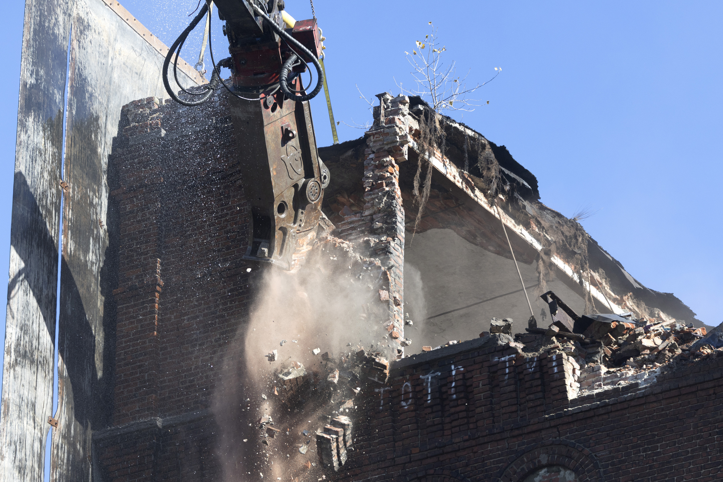 Demolition begins at Canada Malting plant in St-Henri, but pink house ...