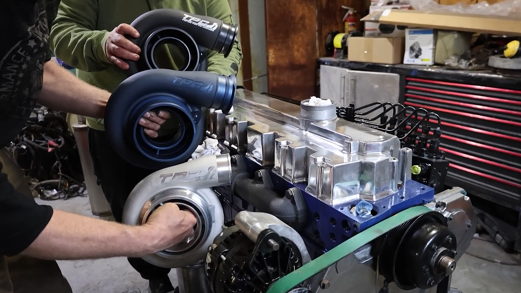 How to rebuild a Navistar DT466 diesel engine