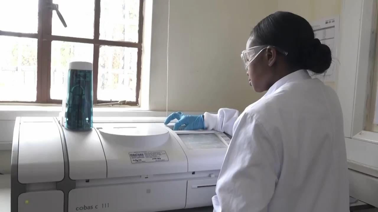 Ebola vaccine trial underway in Uganda