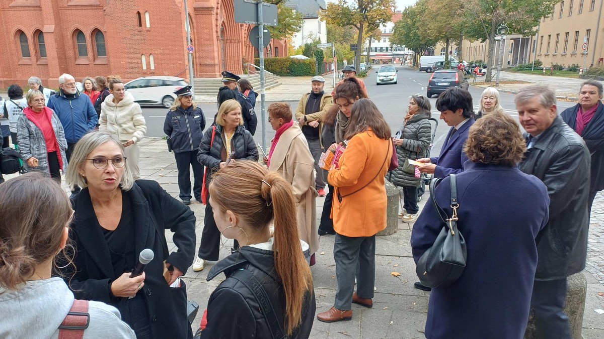 Steglitz-Zehlendorfs erste „rote Bank“: warum sie mehr als nur ein ...