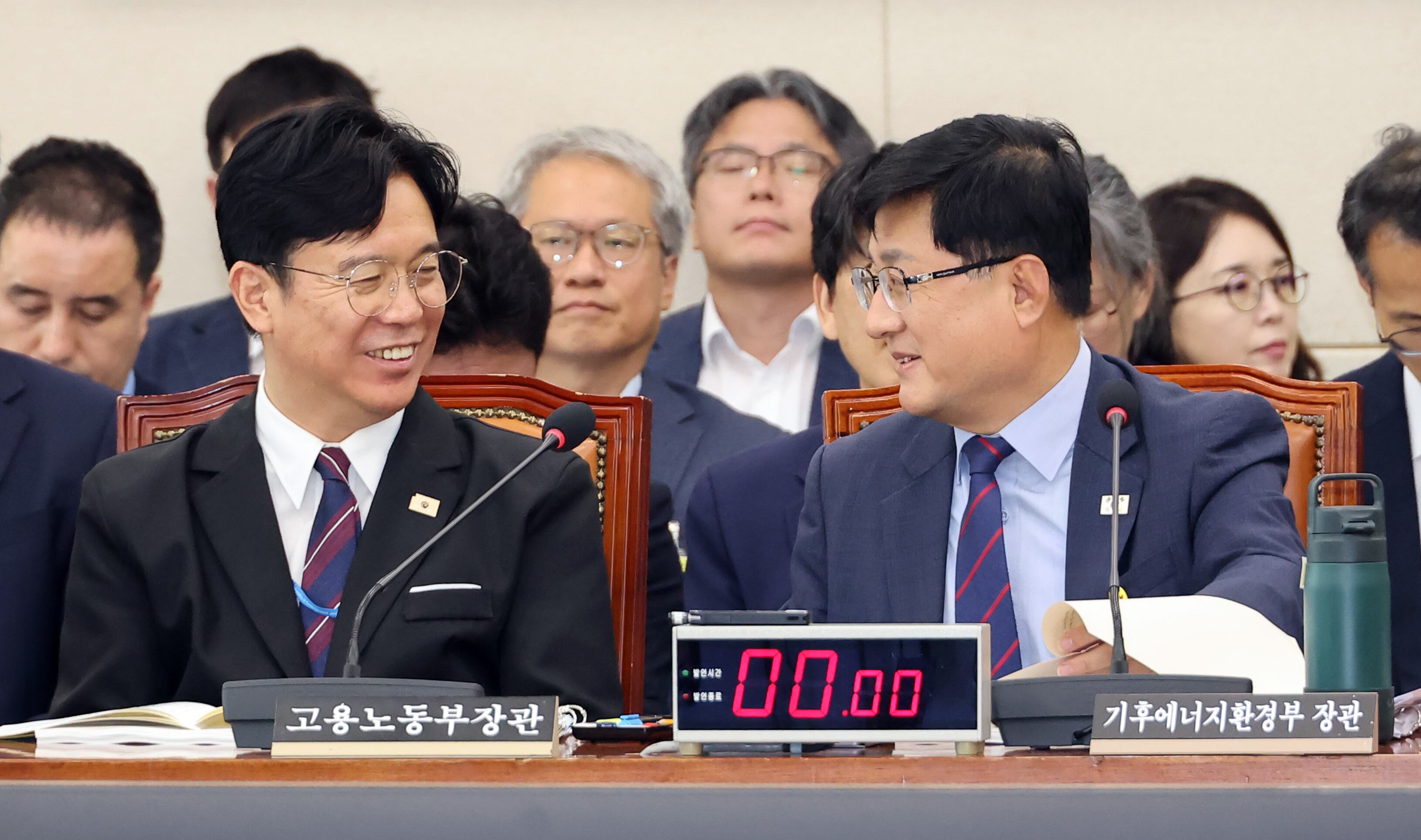 Editorial: Ministers obstructing Gwangju semiconductor, will president ...