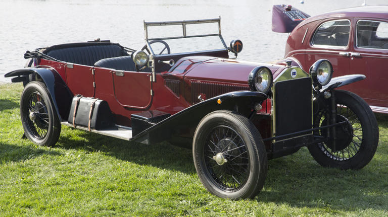 Why aren't there more V4 engines in cars?