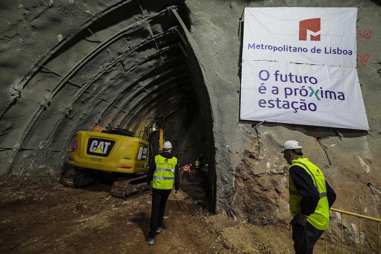 Metro de Lisboa diz que obra da linha vermelha está parada à espera de ...