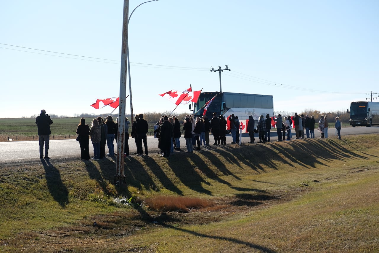 Wainwright residents pay their respects as soldiers leave town ...