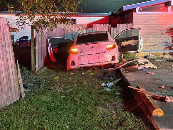 Slidell single-vehicle crash leads to one hospitalized, downed power line