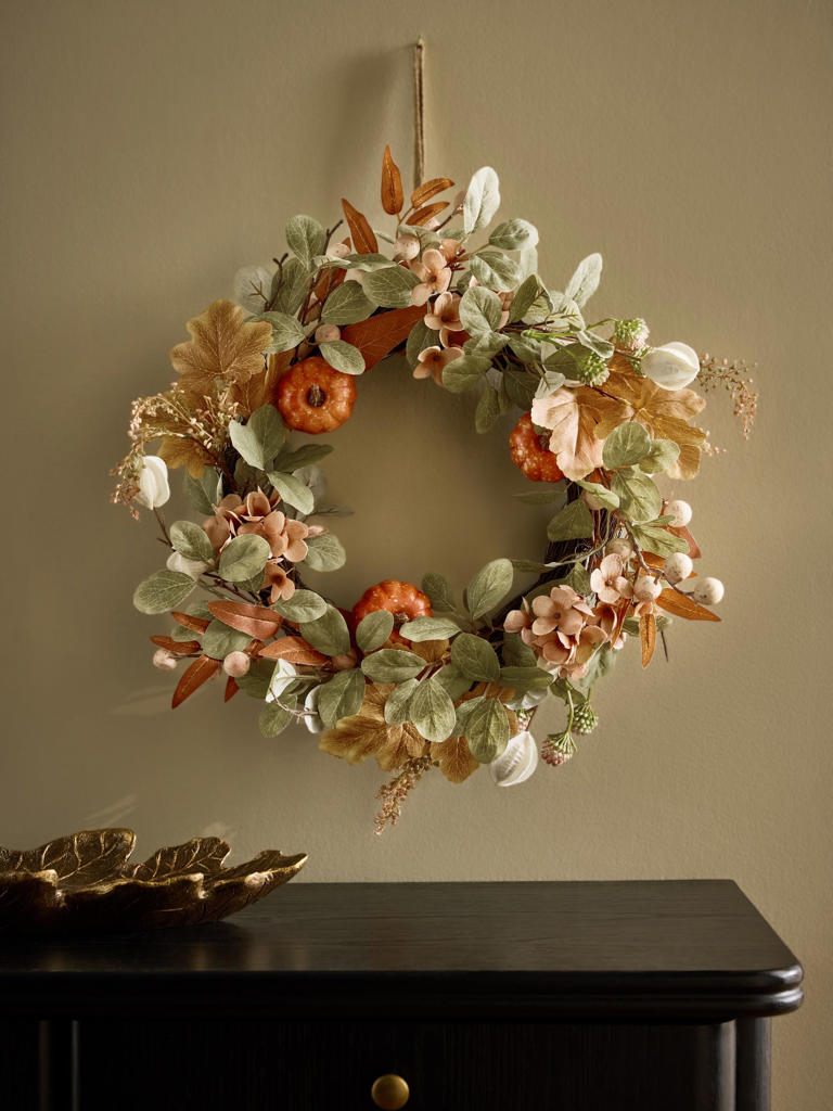 27 enchanting Halloween decorations to add character to your home