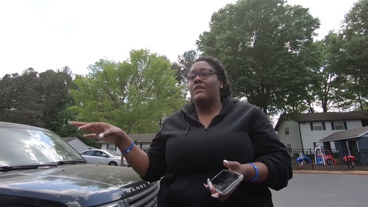 She thought they'd never tow her truck, then the manager snapped - it's ...