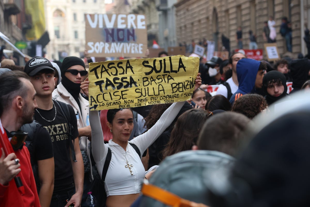 Police clash with youth demonstrators in central Milan as cost-of-living protest escalates